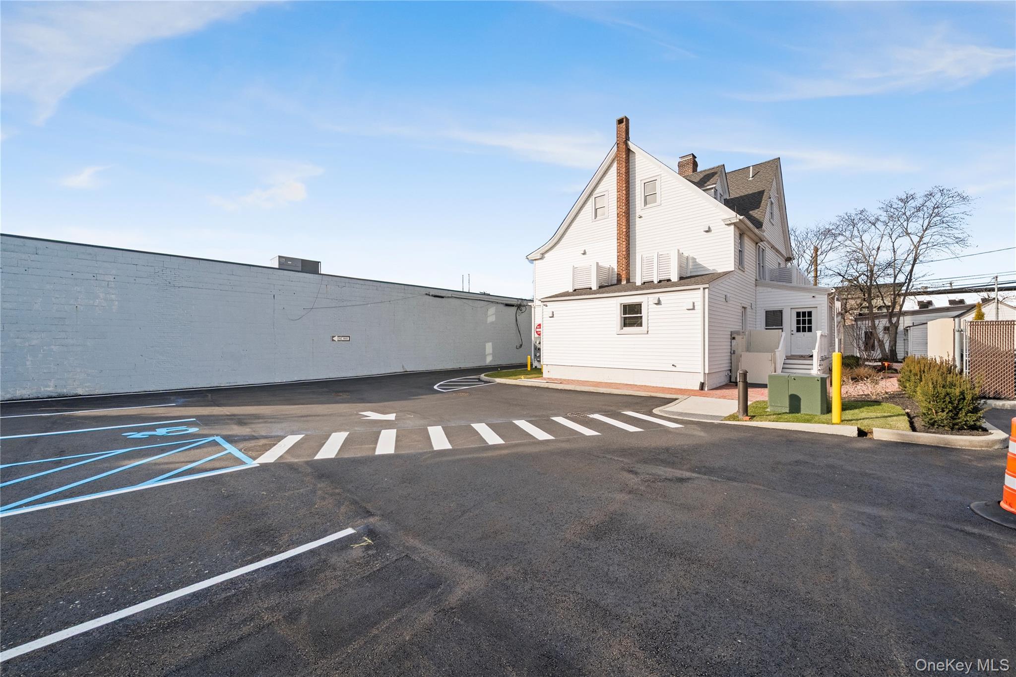 #17 photo, 584 Main Street, Islip , NY 11751