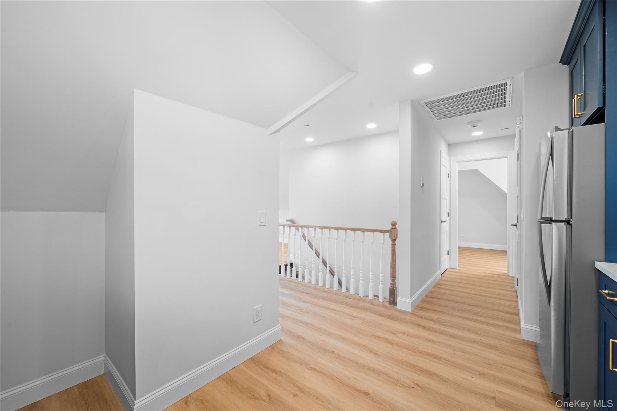 #6 photo, 584 Main Street, Islip , NY 11751