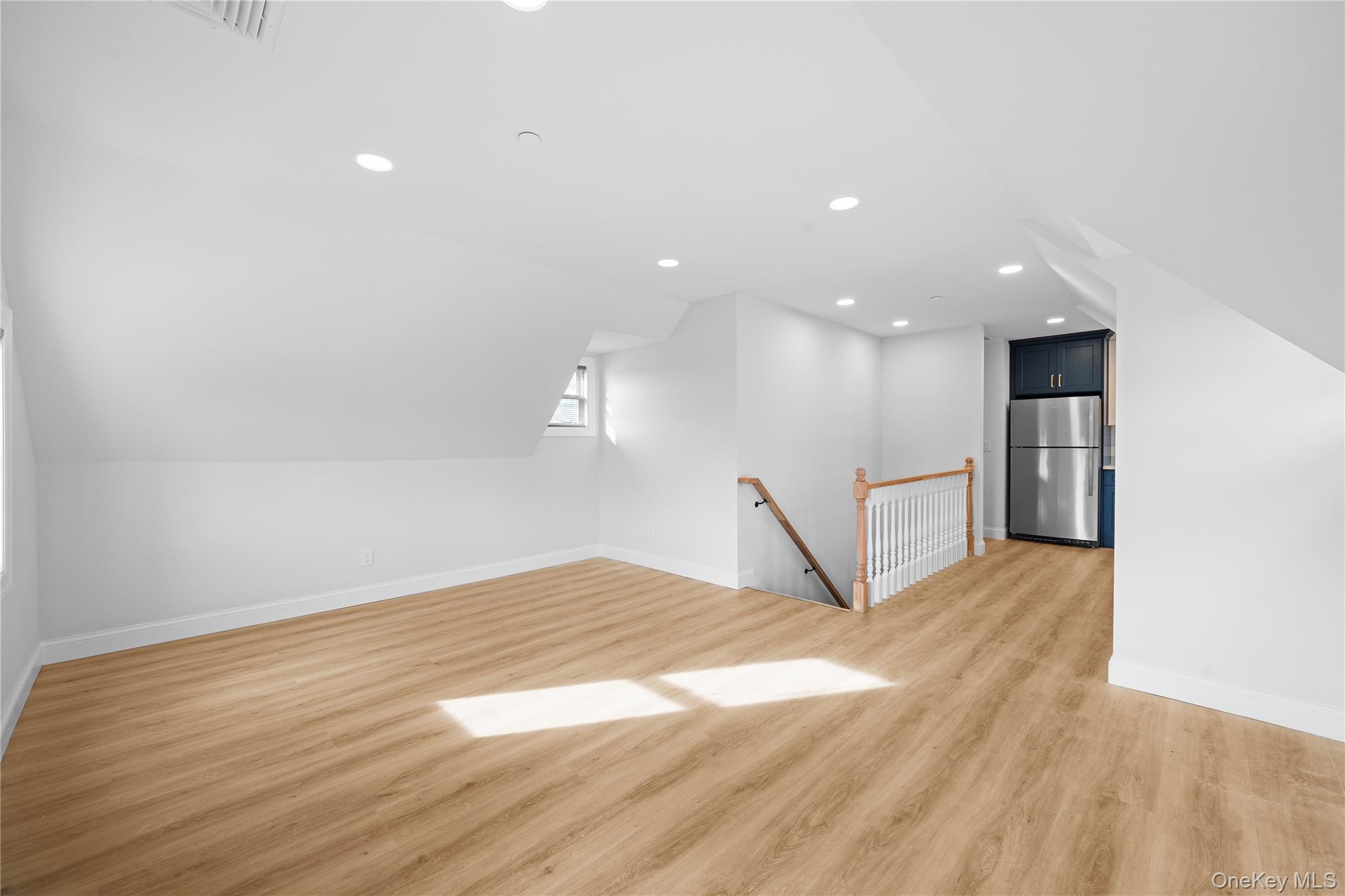 #7 photo, 584 Main Street, Islip , NY 11751