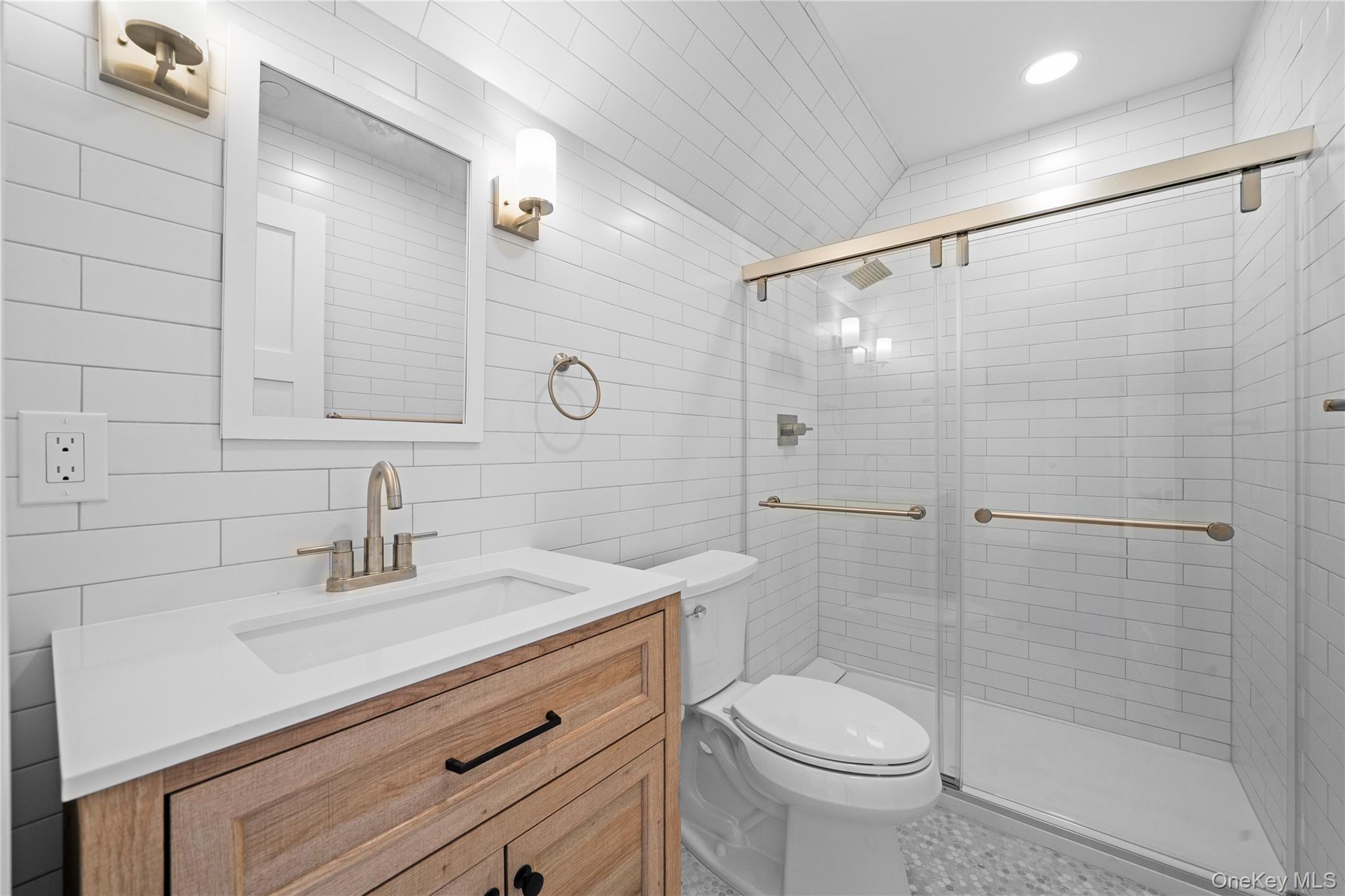 #8 photo, 584 Main Street, Islip , NY 11751