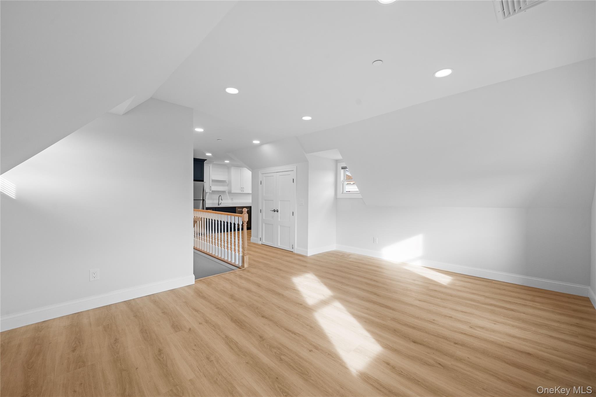 #9 photo, 584 Main Street, Islip , NY 11751