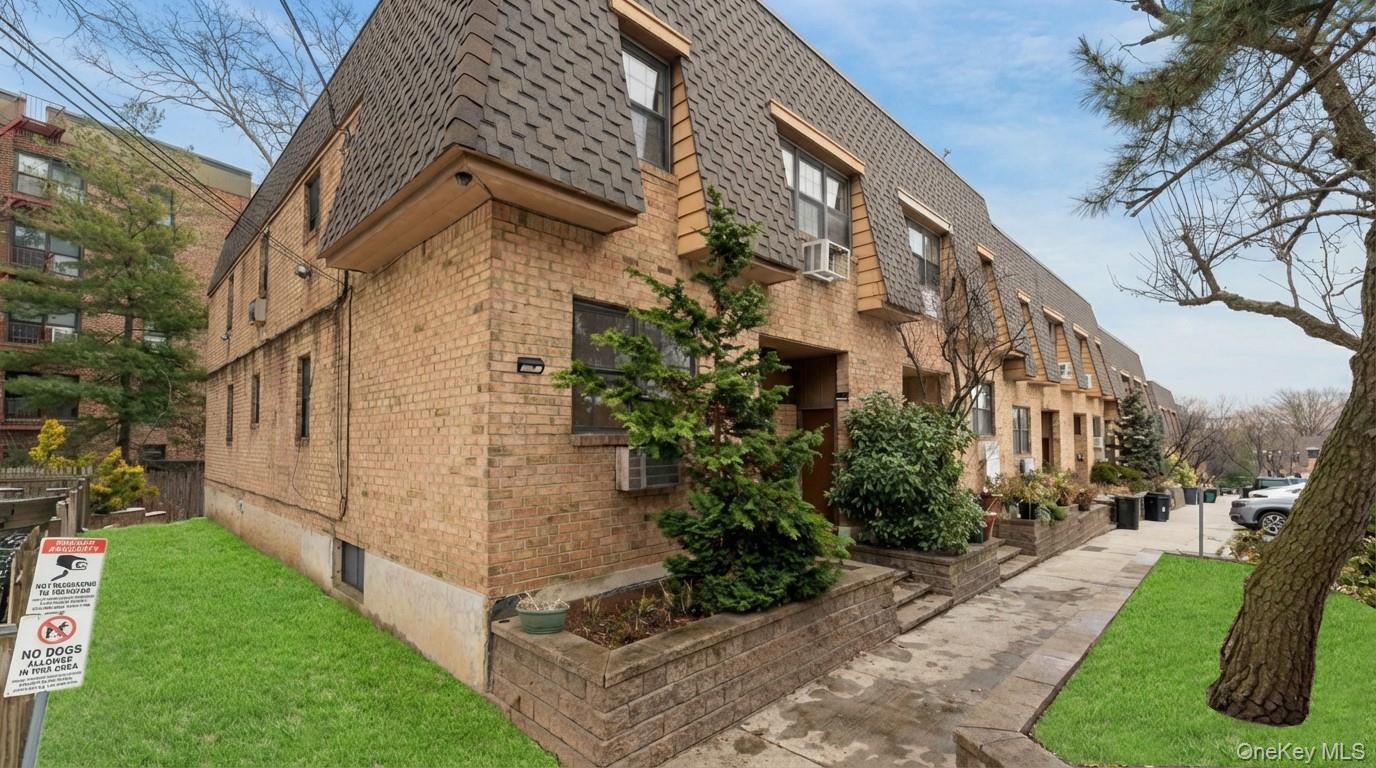 #1 photo, 8430 98th Street, Куинс ‖ Woodhaven , NY 11421