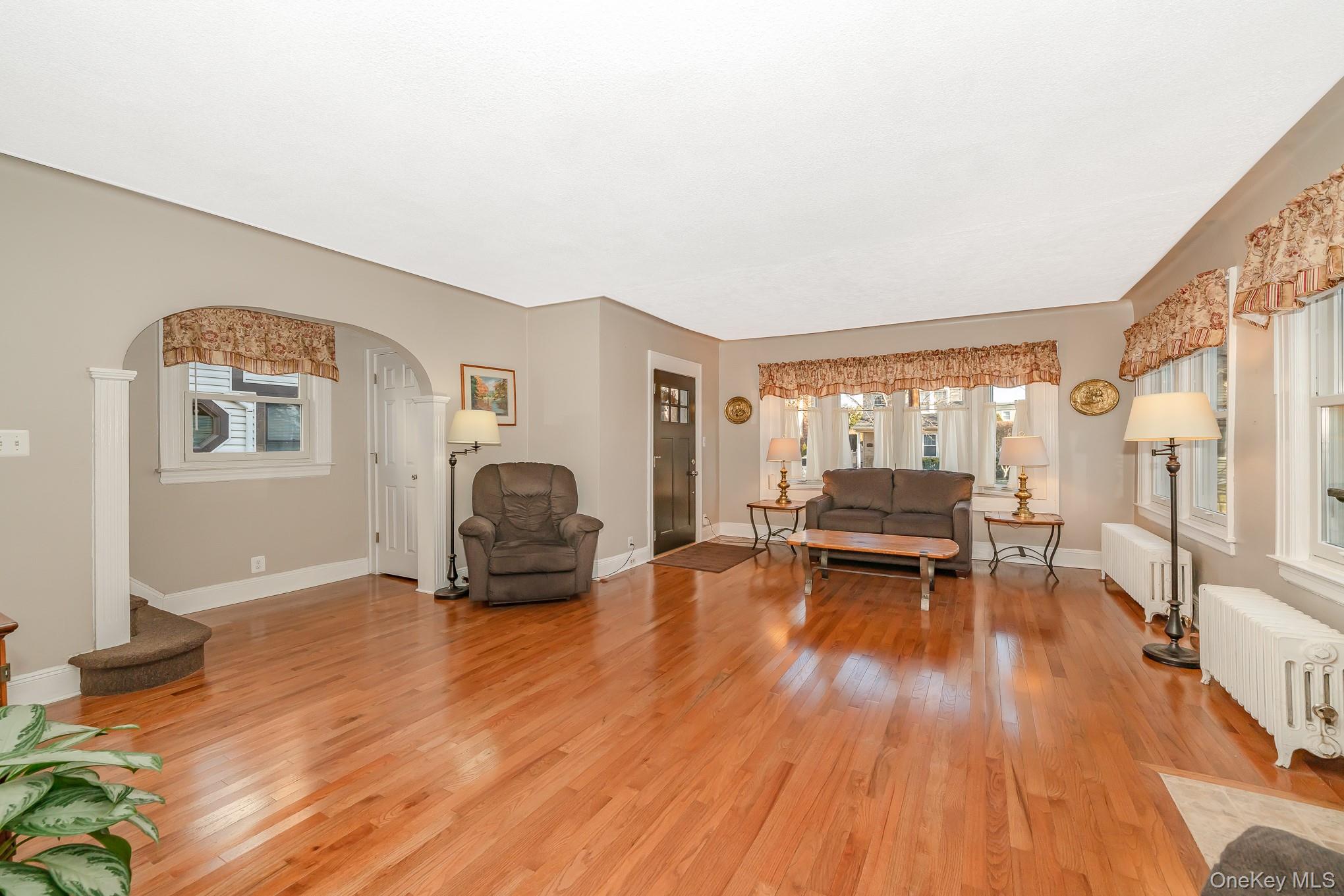 #2 photo, 347 Wellington Road, ناسو Mineola , NY 11501