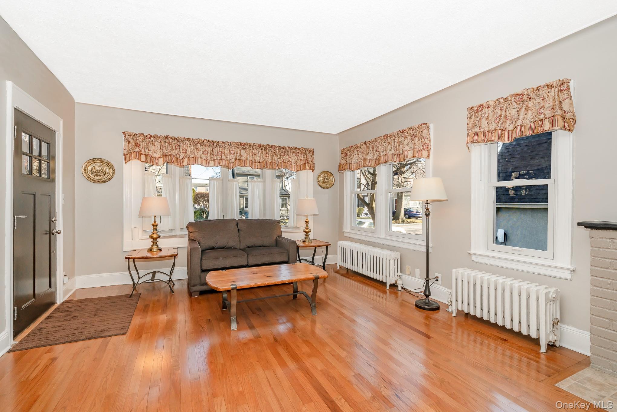 #3 photo, 347 Wellington Road, ناسو Mineola , NY 11501