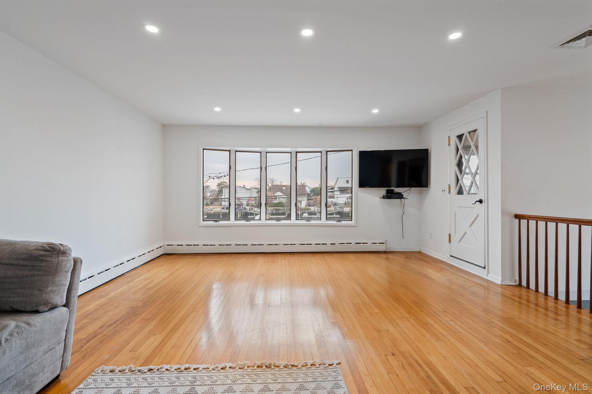 #20 photo, 179 California Place, 롱 아일랜드 Island Park , NY 11558