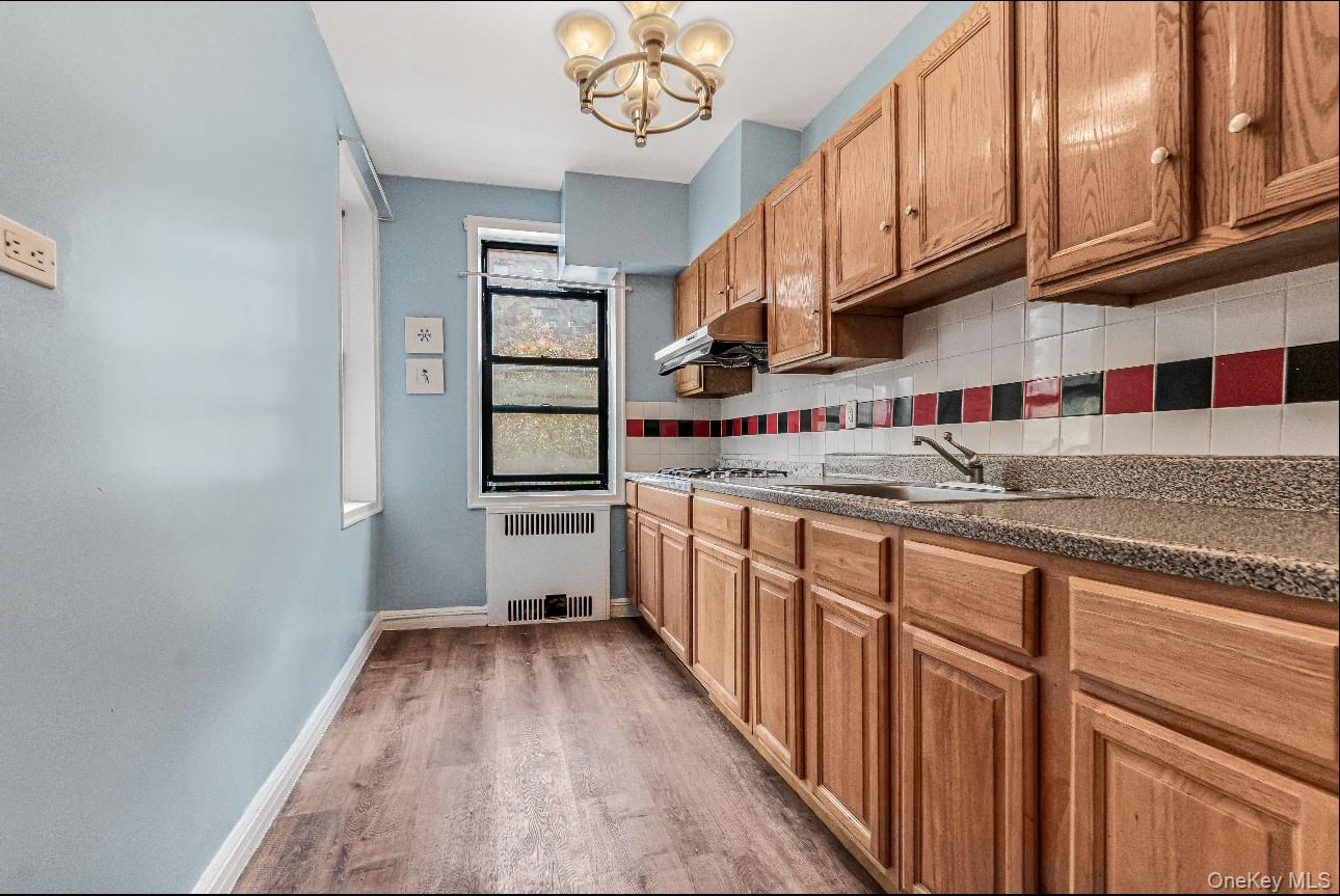 #14 photo, 69-40 Yellowstone Boulevard, كوينز Forest Hills , NY 11375