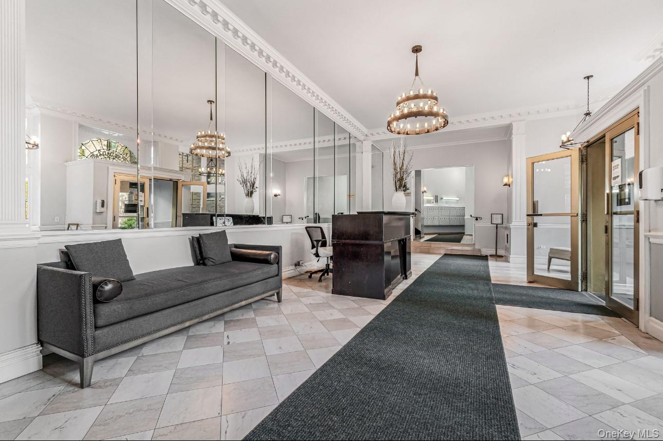 #3 photo, 69-40 Yellowstone Boulevard, كوينز Forest Hills , NY 11375