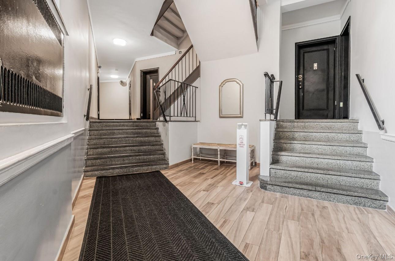 #4 photo, 69-40 Yellowstone Boulevard, كوينز Forest Hills , NY 11375