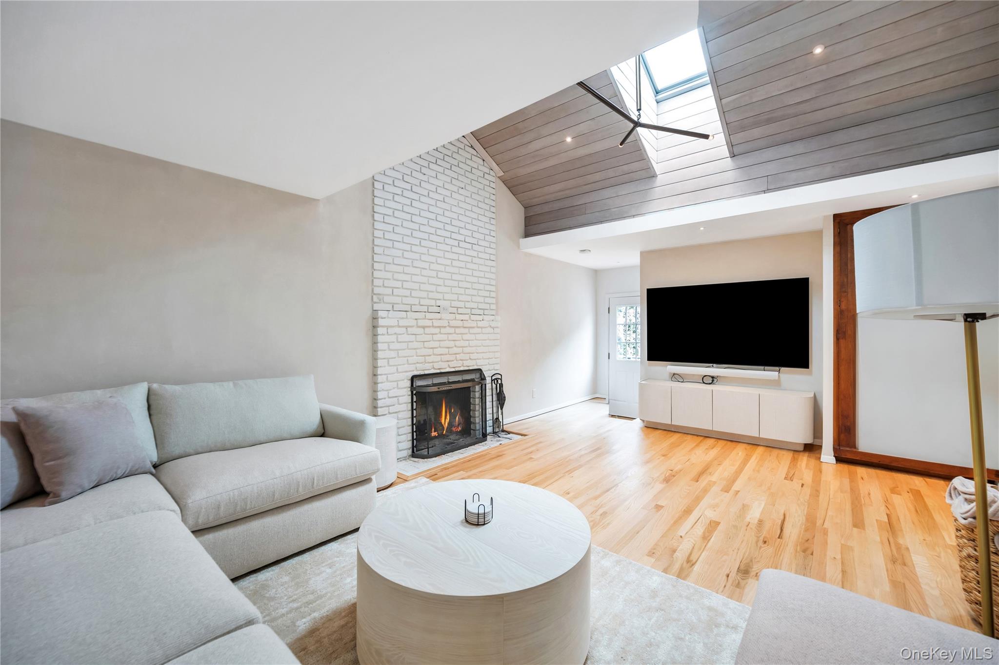 #17 photo, 8 Lovell Road, מחוז סאפוק Hampton Bays , NY 11946