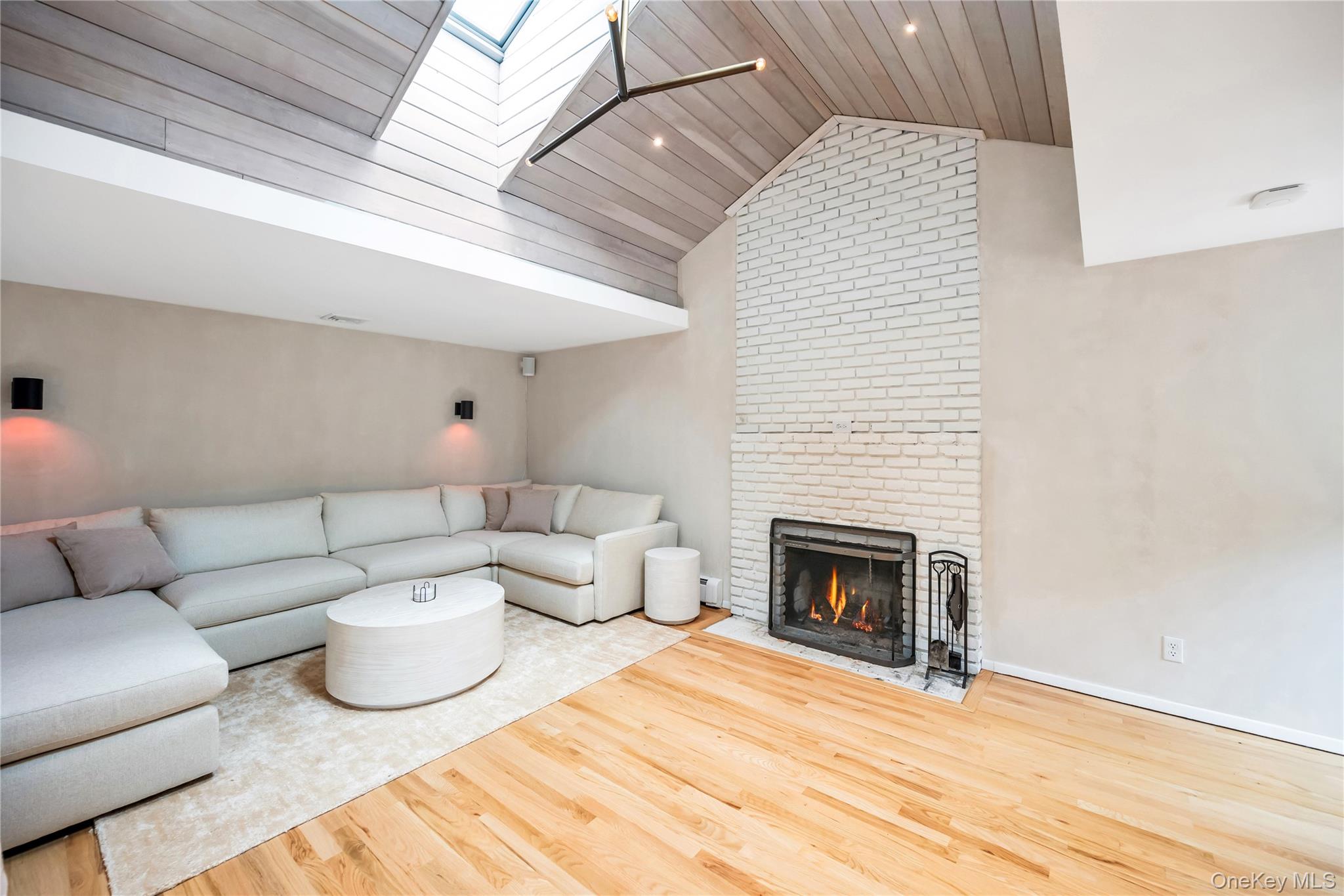 #19 photo, 8 Lovell Road, מחוז סאפוק Hampton Bays , NY 11946