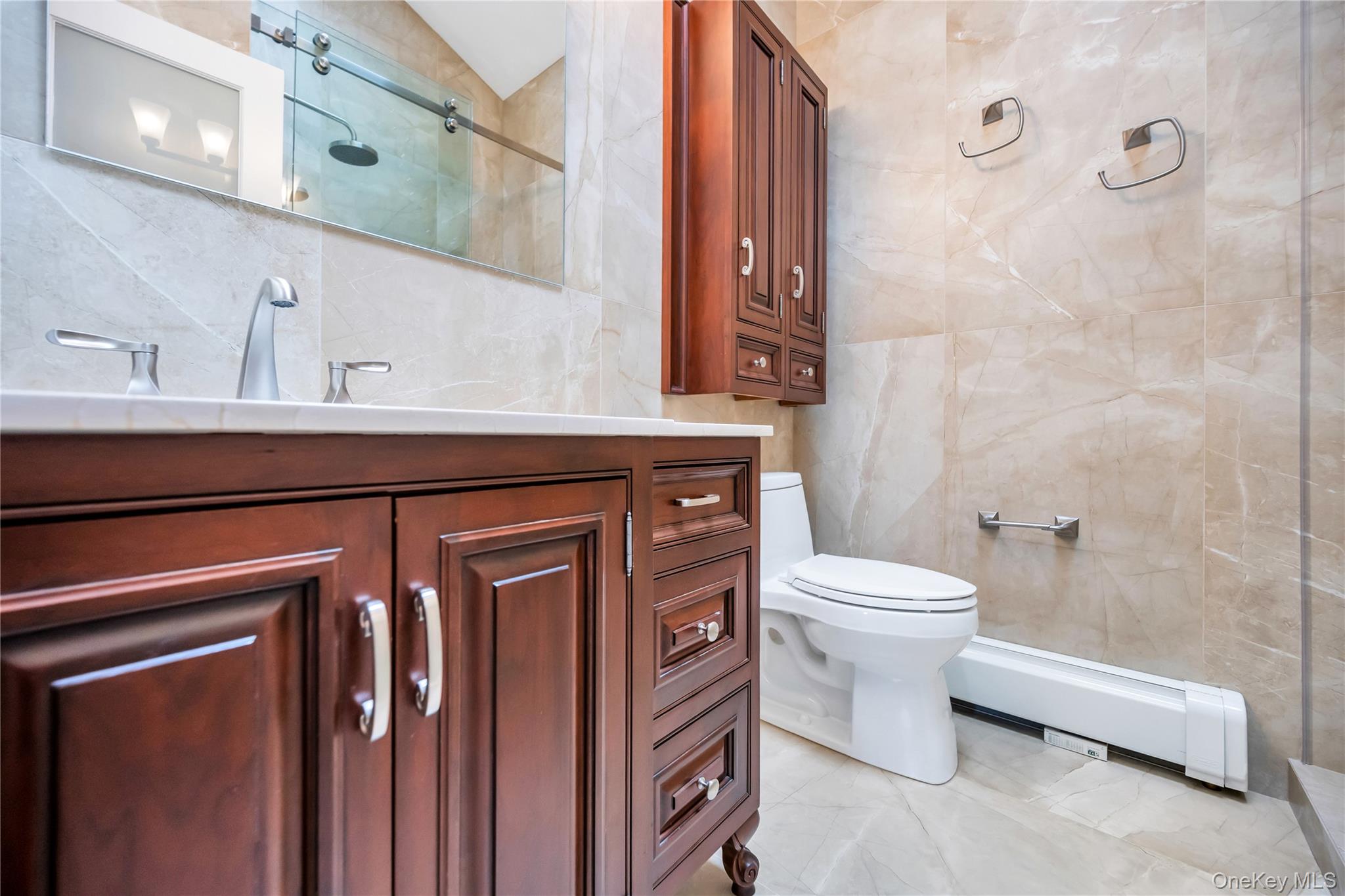 #8 photo, 8 Lovell Road, מחוז סאפוק Hampton Bays , NY 11946