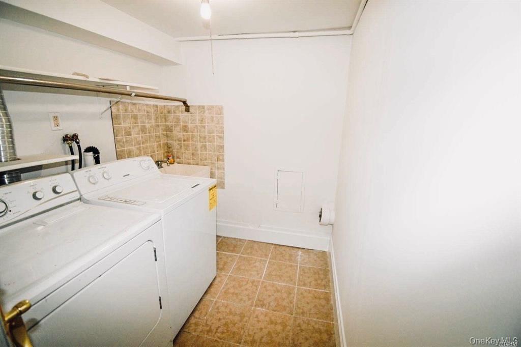 #12 photo, 241 Woodbury Road, מחוז נסאו Hicksville , NY 11801