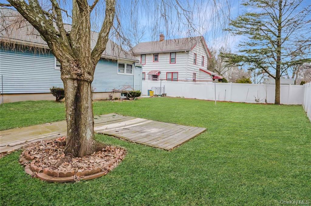 #3 photo, 241 Woodbury Road, מחוז נסאו Hicksville , NY 11801