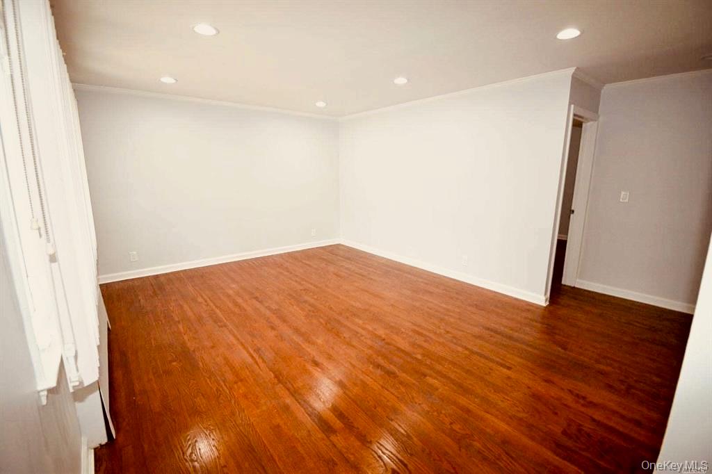 #6 photo, 241 Woodbury Road, מחוז נסאו Hicksville , NY 11801