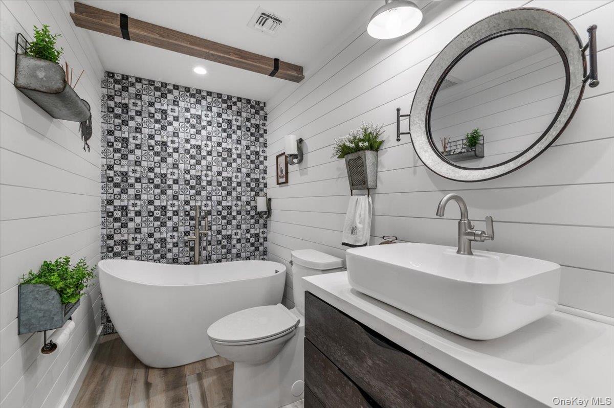 #13 photo, 320 Clearview Lane, מחוז נסאו Massapequa , NY 11758