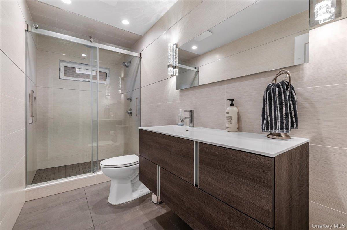 #16 photo, 320 Clearview Lane, מחוז נסאו Massapequa , NY 11758