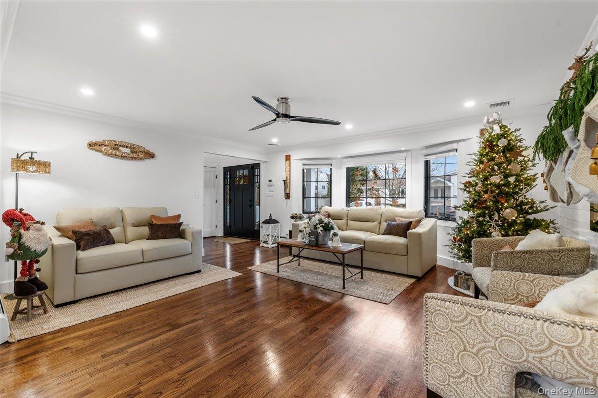 #7 photo, 320 Clearview Lane, מחוז נסאו Massapequa , NY 11758