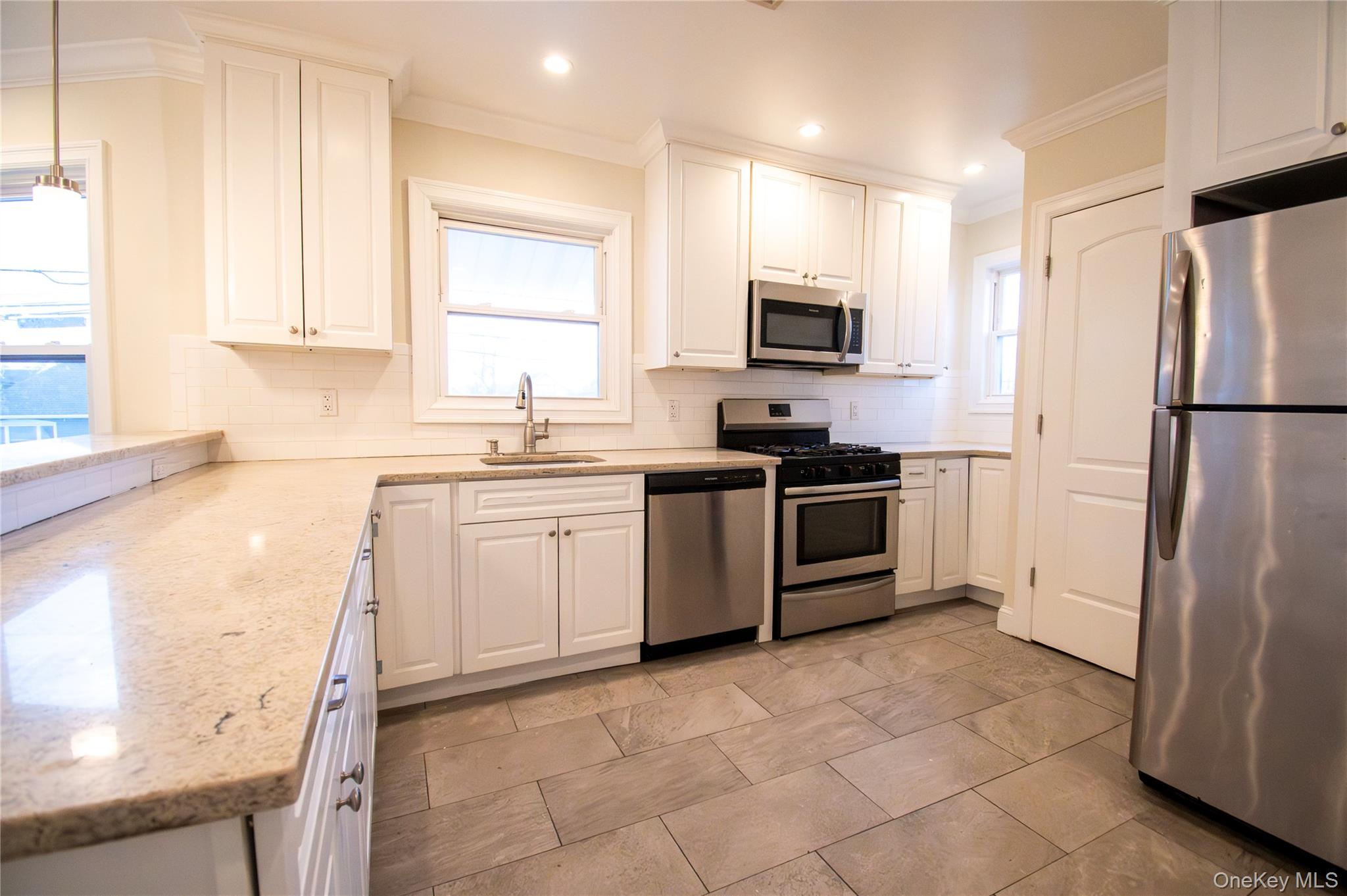 #4 photo, 3159 Milburn Avenue, 롱 아일랜드 Baldwin , NY 11510