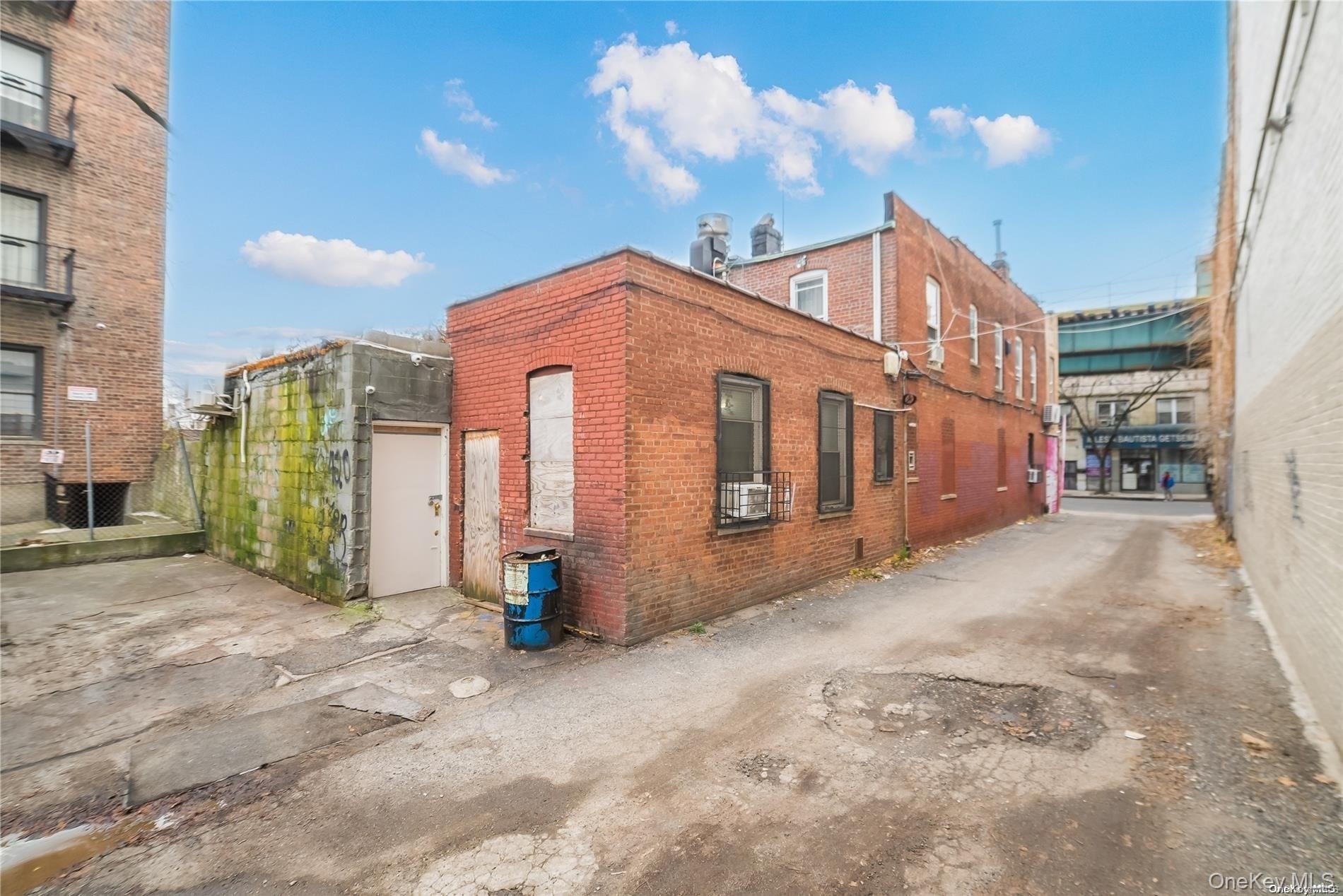 #11 photo, 9703 Jamaica Avenue, कुईंस Jamaica , NY 11421