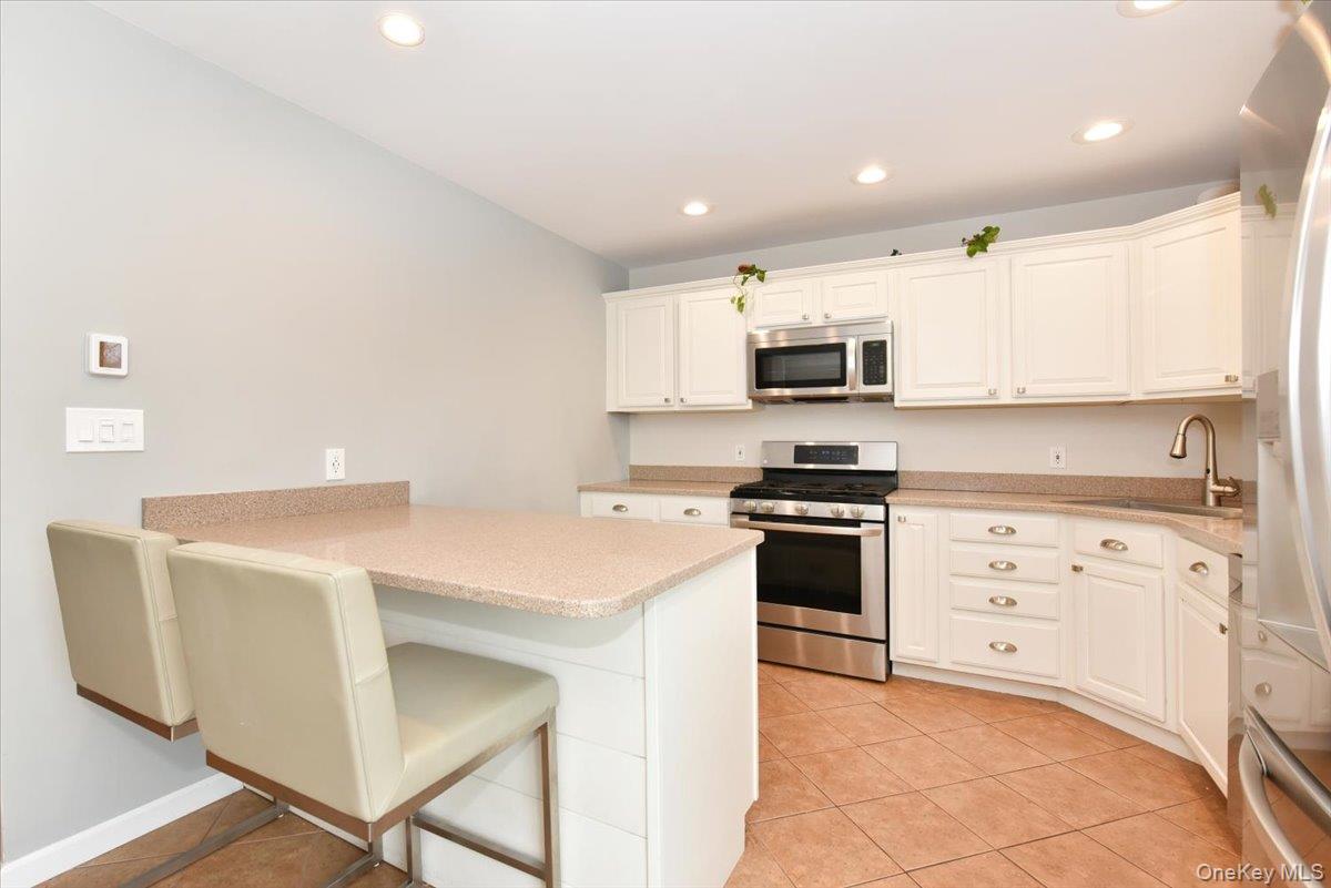 #11 photo, 359 Park Lane, Massapequa Park , NY 11762