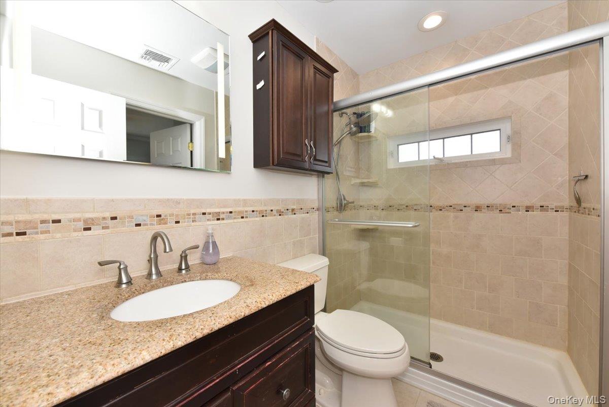 #18 photo, 359 Park Lane, Massapequa Park , NY 11762