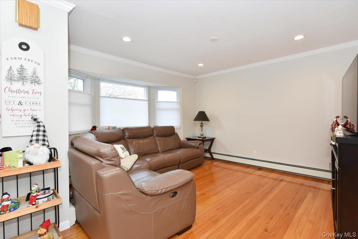 #4 photo, 359 Park Lane, Massapequa Park , NY 11762