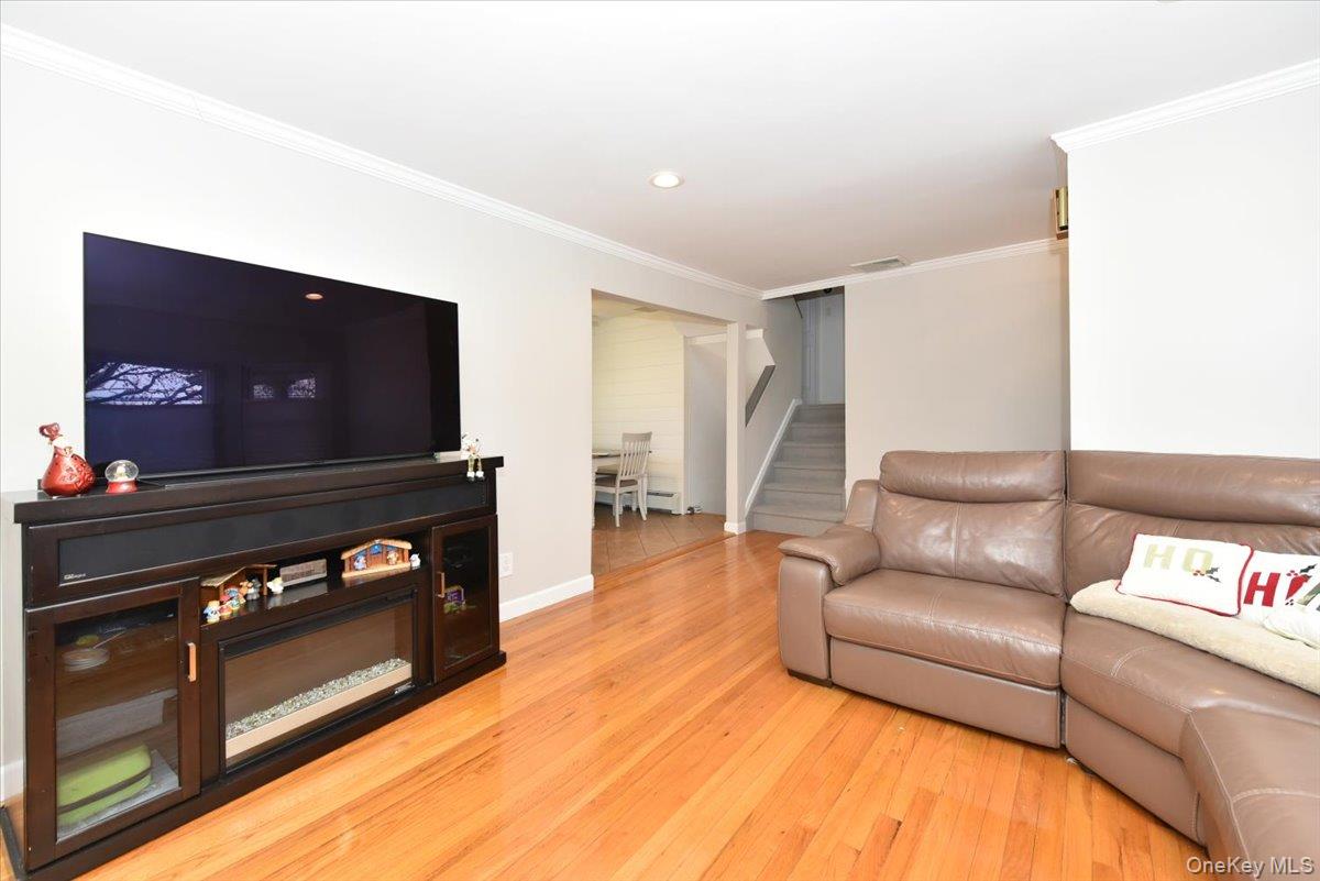 #5 photo, 359 Park Lane, Massapequa Park , NY 11762