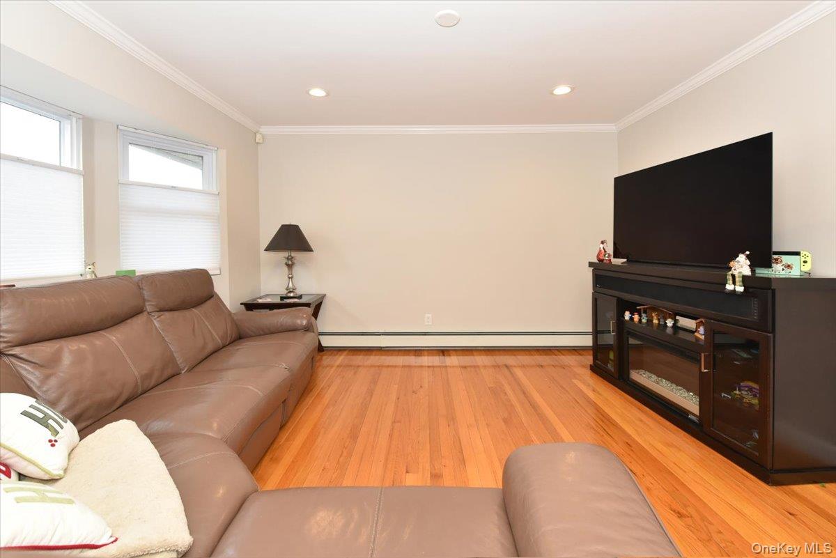 #6 photo, 359 Park Lane, Massapequa Park , NY 11762