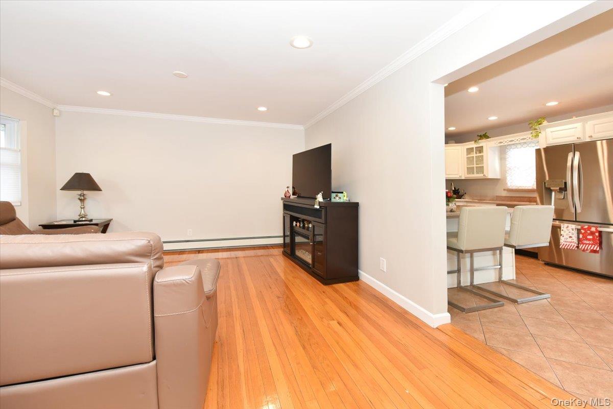 #7 photo, 359 Park Lane, Massapequa Park , NY 11762