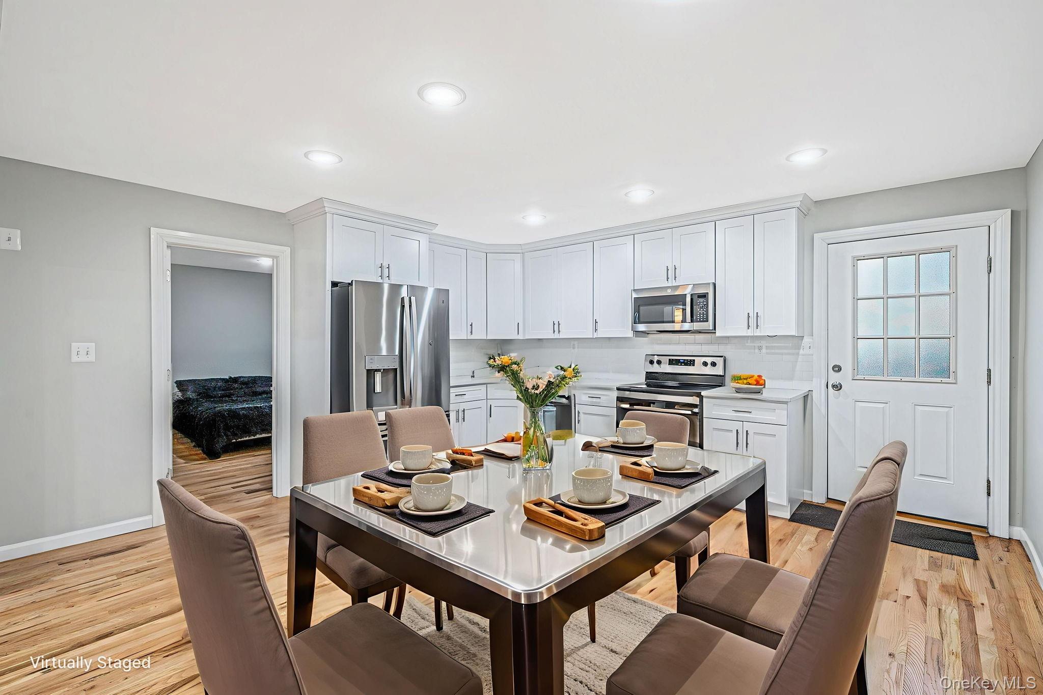 #1 photo, 1316 6th Street, सफ़ोक काउंटी West Babylon , NY 11704