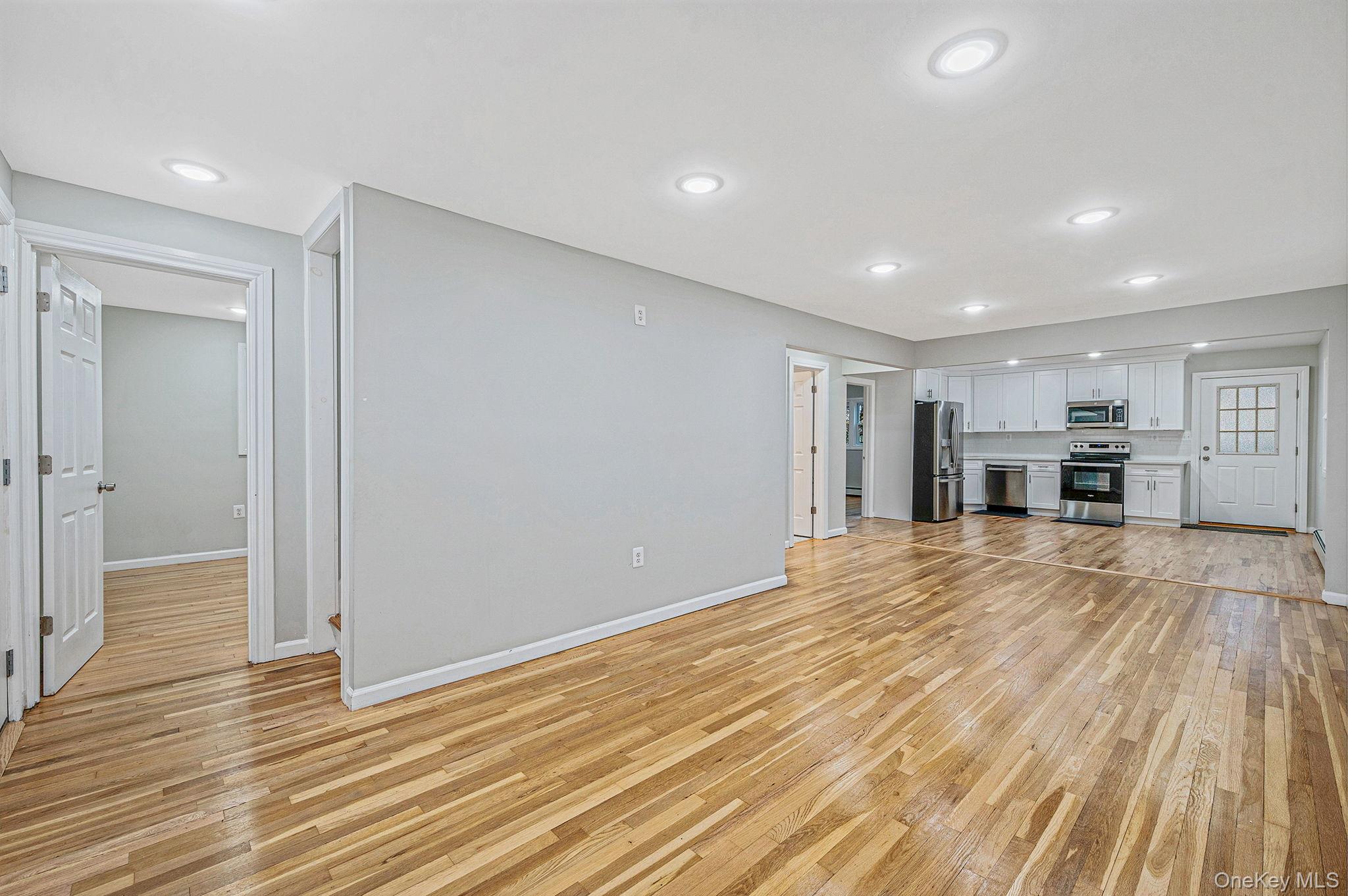 #5 photo, 1316 6th Street, सफ़ोक काउंटी West Babylon , NY 11704