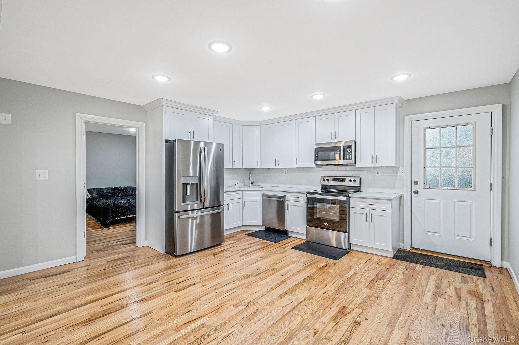 #7 photo, 1316 6th Street, सफ़ोक काउंटी West Babylon , NY 11704