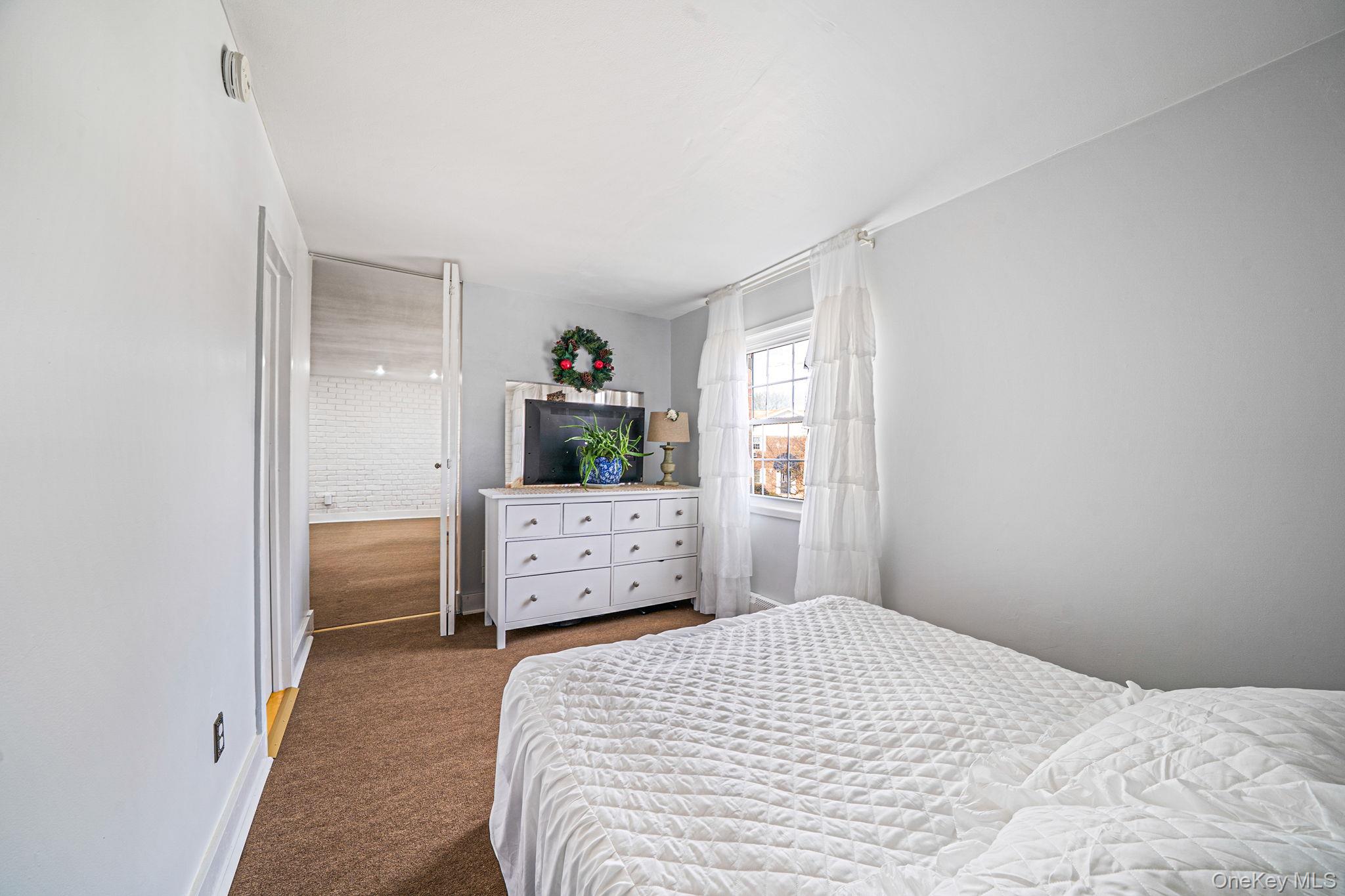 #11 photo, 460 Old Town Road, सफ़ोक काउंटी Port Jefferson Station , NY 11776