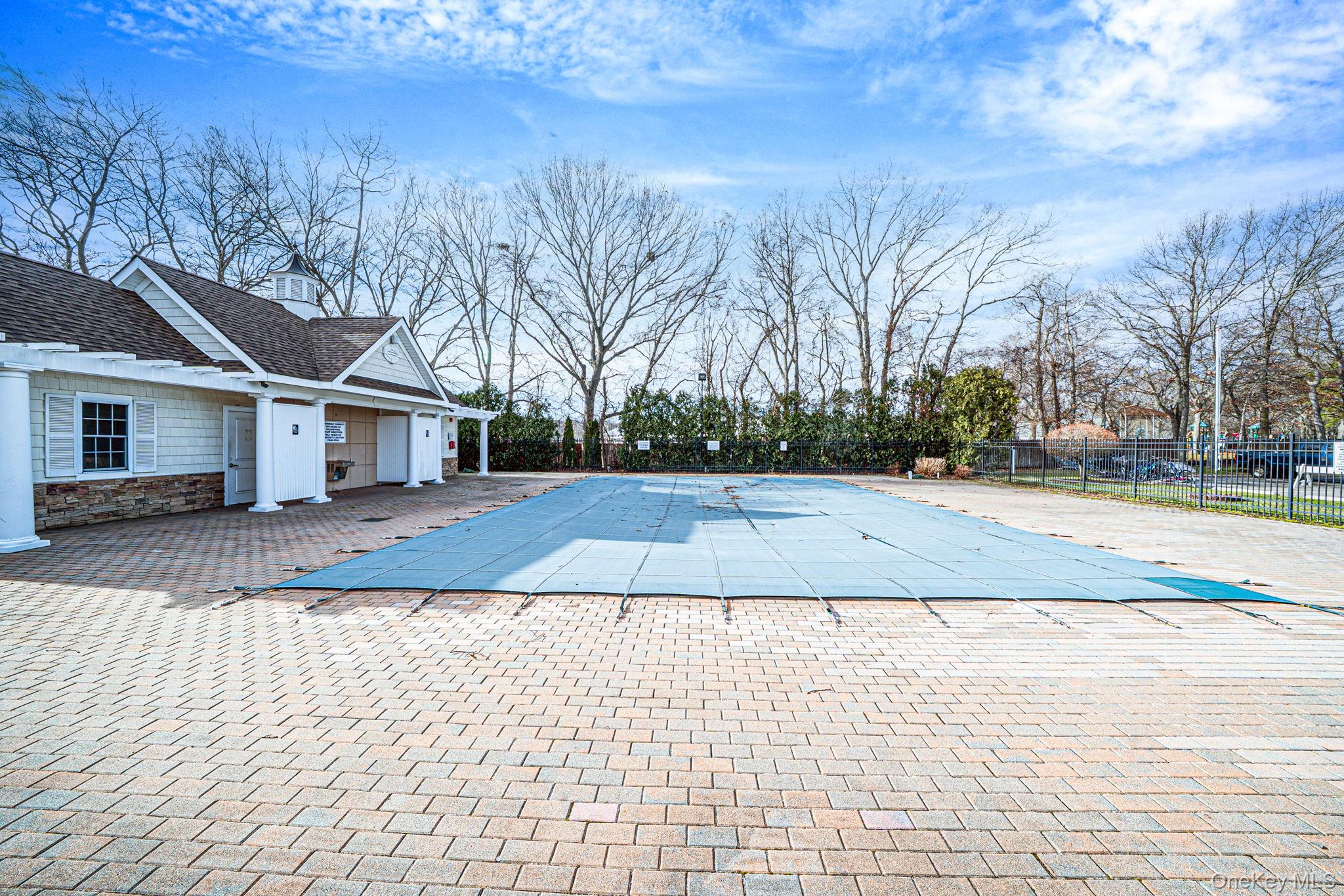 #17 photo, 460 Old Town Road, सफ़ोक काउंटी Port Jefferson Station , NY 11776