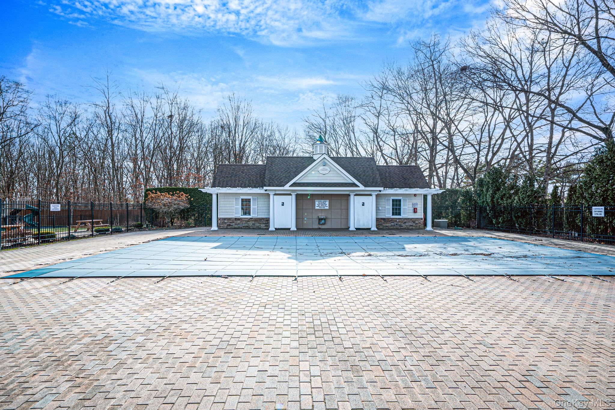 #19 photo, 460 Old Town Road, सफ़ोक काउंटी Port Jefferson Station , NY 11776