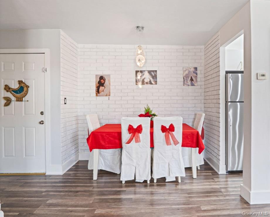 #2 photo, 460 Old Town Road, सफ़ोक काउंटी Port Jefferson Station , NY 11776