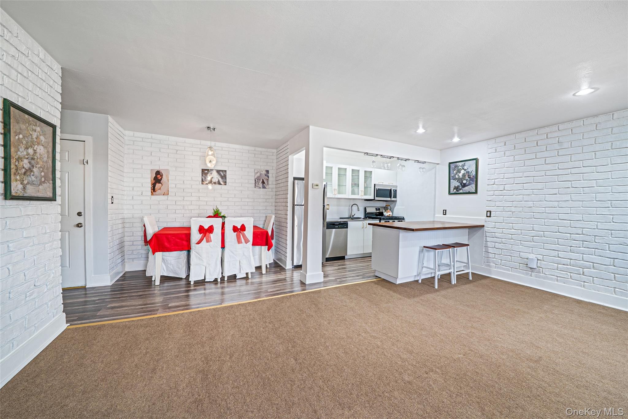 #3 photo, 460 Old Town Road, सफ़ोक काउंटी Port Jefferson Station , NY 11776