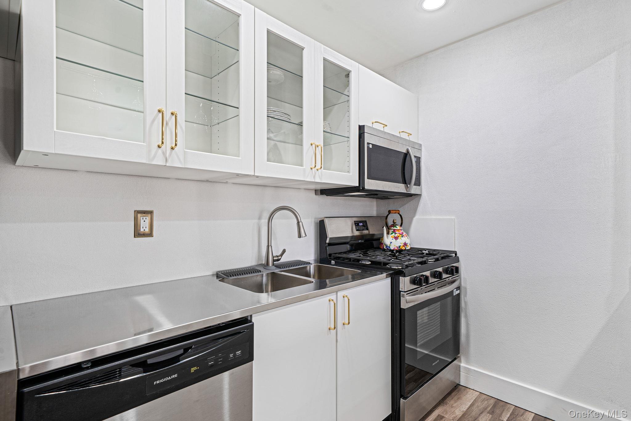 #7 photo, 460 Old Town Road, सफ़ोक काउंटी Port Jefferson Station , NY 11776