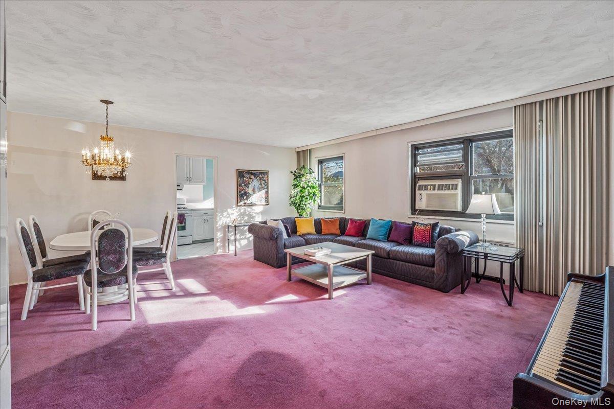 #4 photo, 199-07 17th Avenue, קווינס Bayside , NY 11360