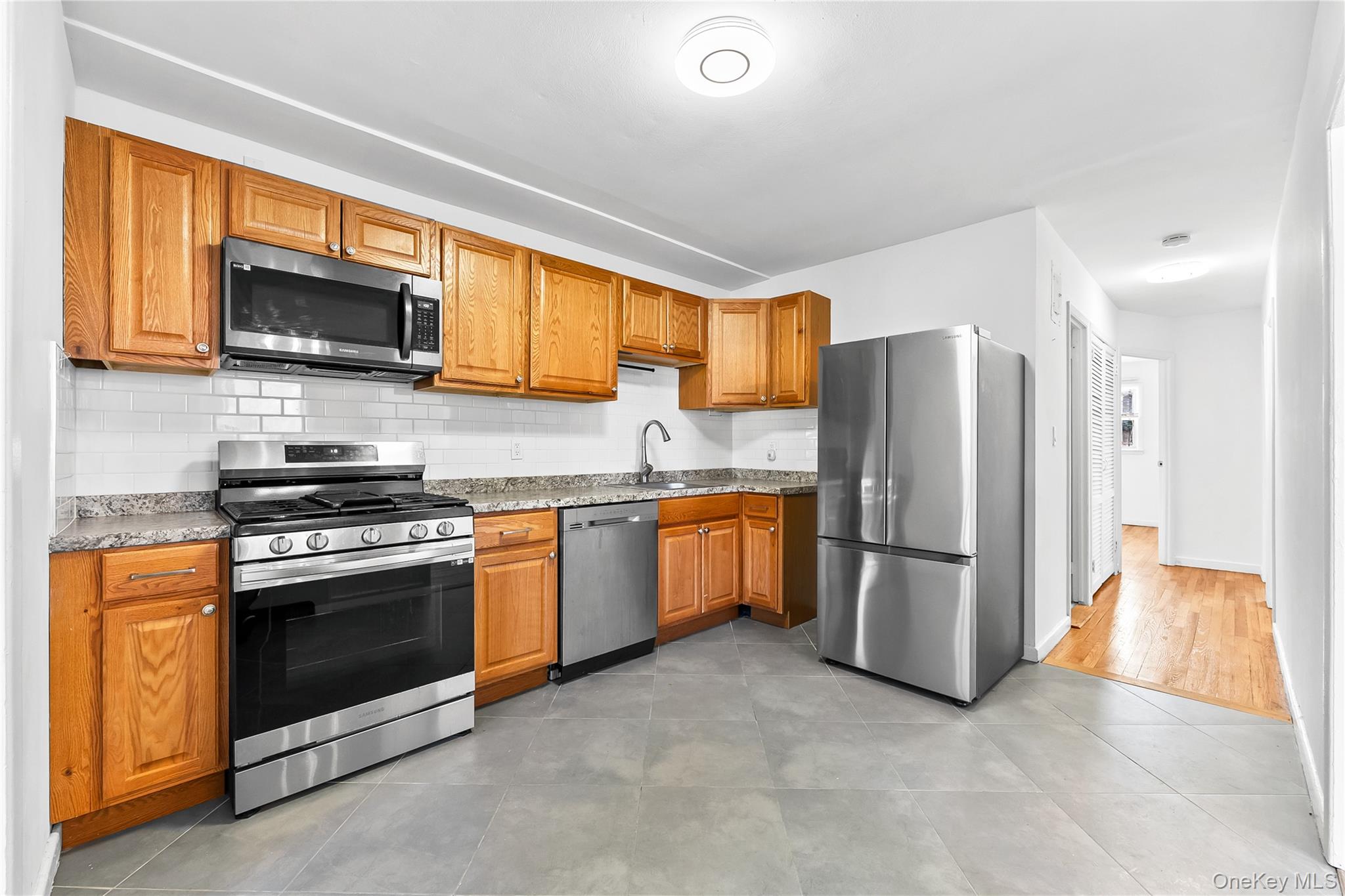 #1 photo, 20004 39th Avenue, बेसाइड Bayside , NY 11361