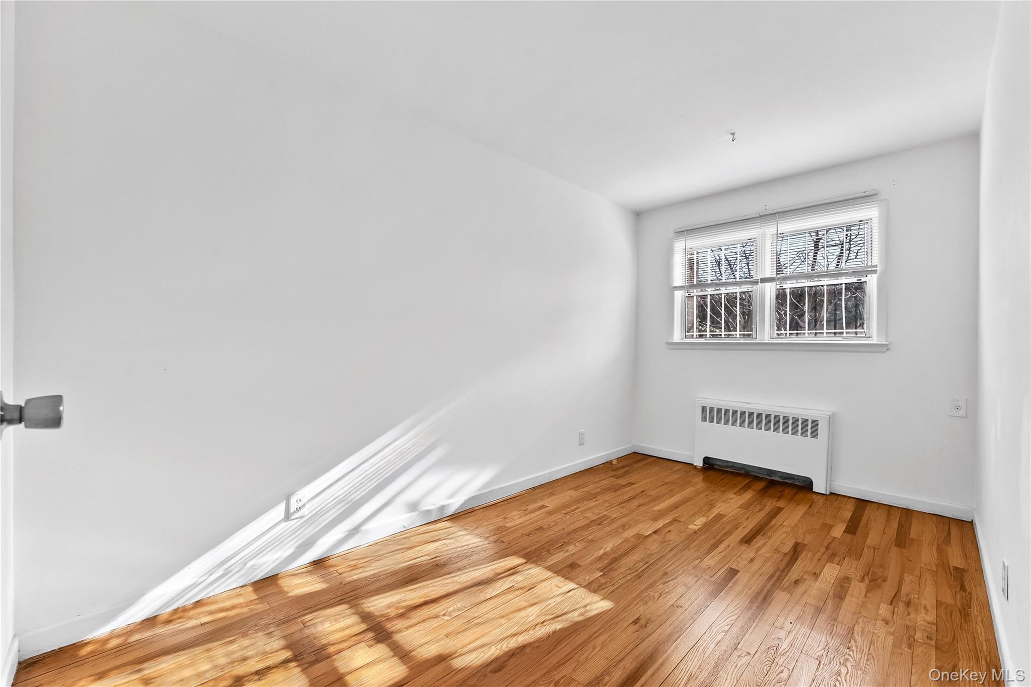 #13 photo, 20004 39th Avenue, बेसाइड Bayside , NY 11361