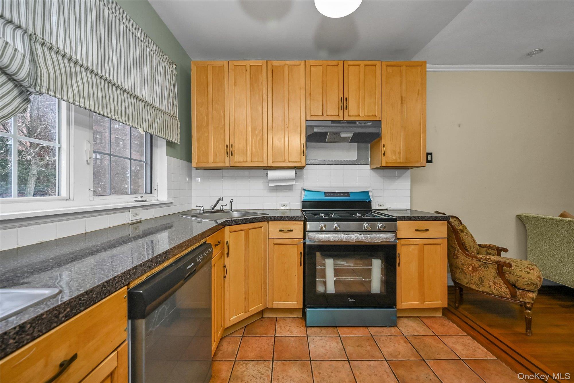 #4 photo, 9825 67th Avenue, Rego Park , NY 11374