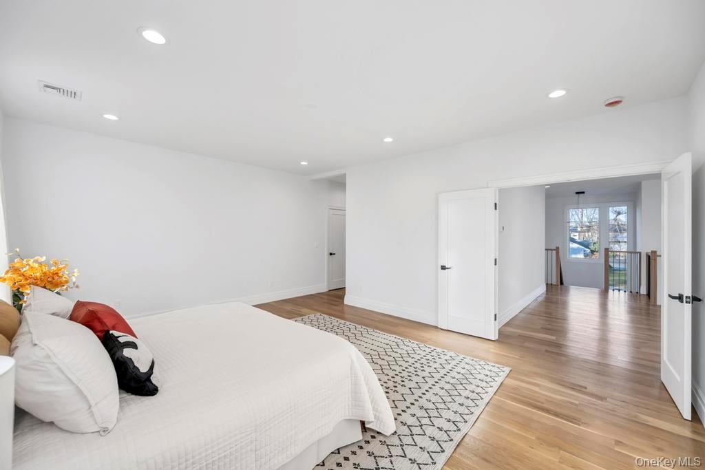 #18 photo, 61 Stephen Drive, नासाउ काउंटी Plainview , NY 11803