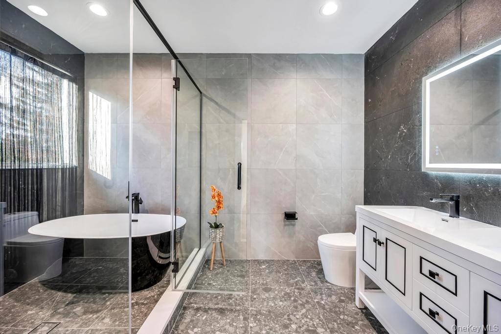 #19 photo, 61 Stephen Drive, नासाउ काउंटी Plainview , NY 11803