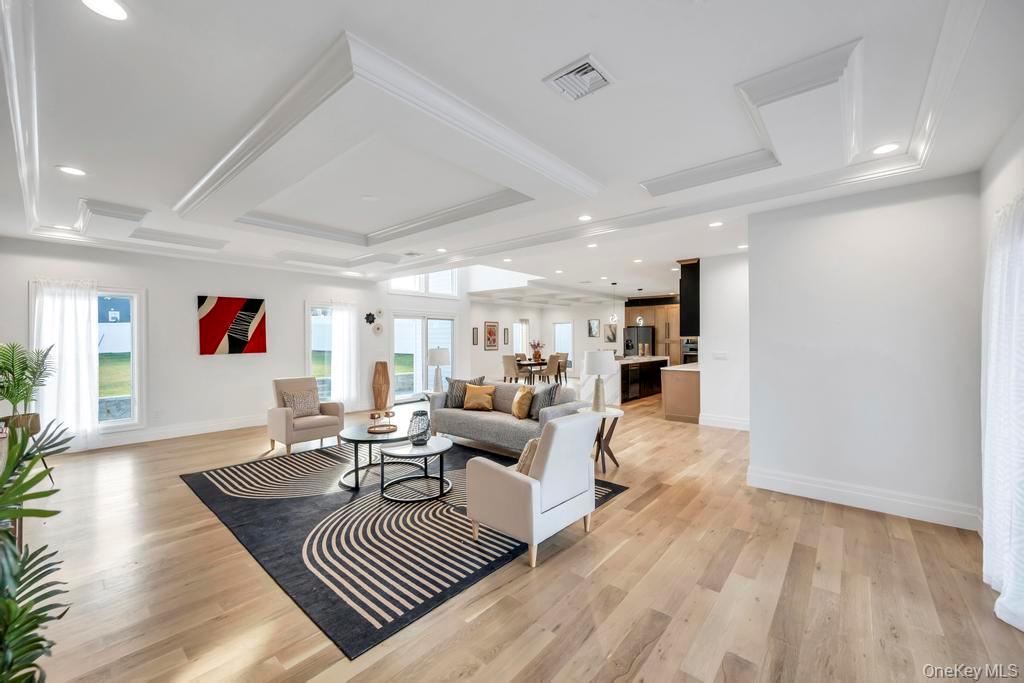 #4 photo, 61 Stephen Drive, नासाउ काउंटी Plainview , NY 11803