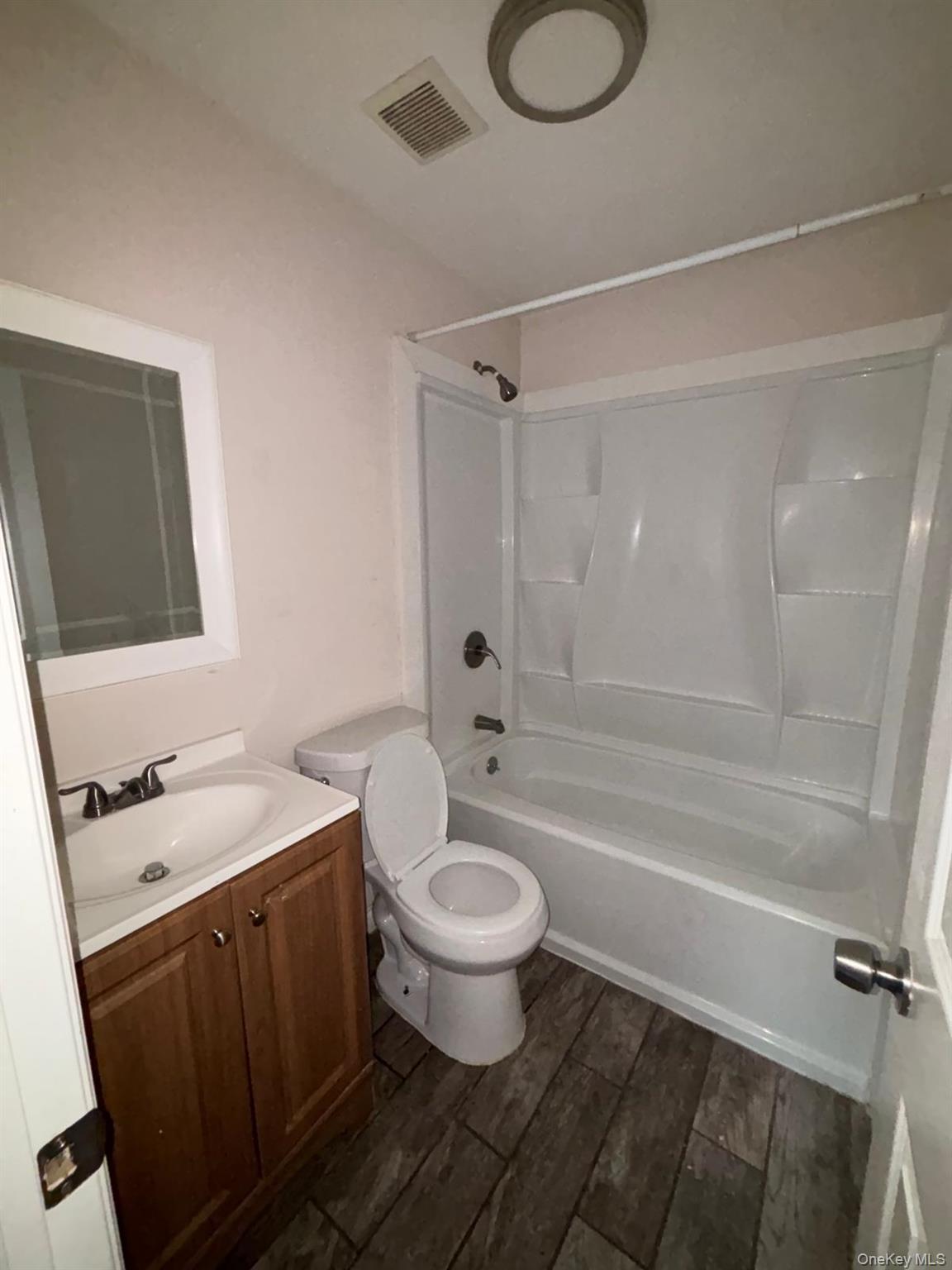 #11 photo, 202 Clark Street, 东长岛 Brentwood , NY 11717