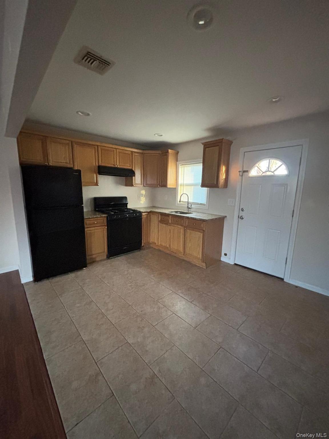 #3 photo, 202 Clark Street, 东长岛 Brentwood , NY 11717