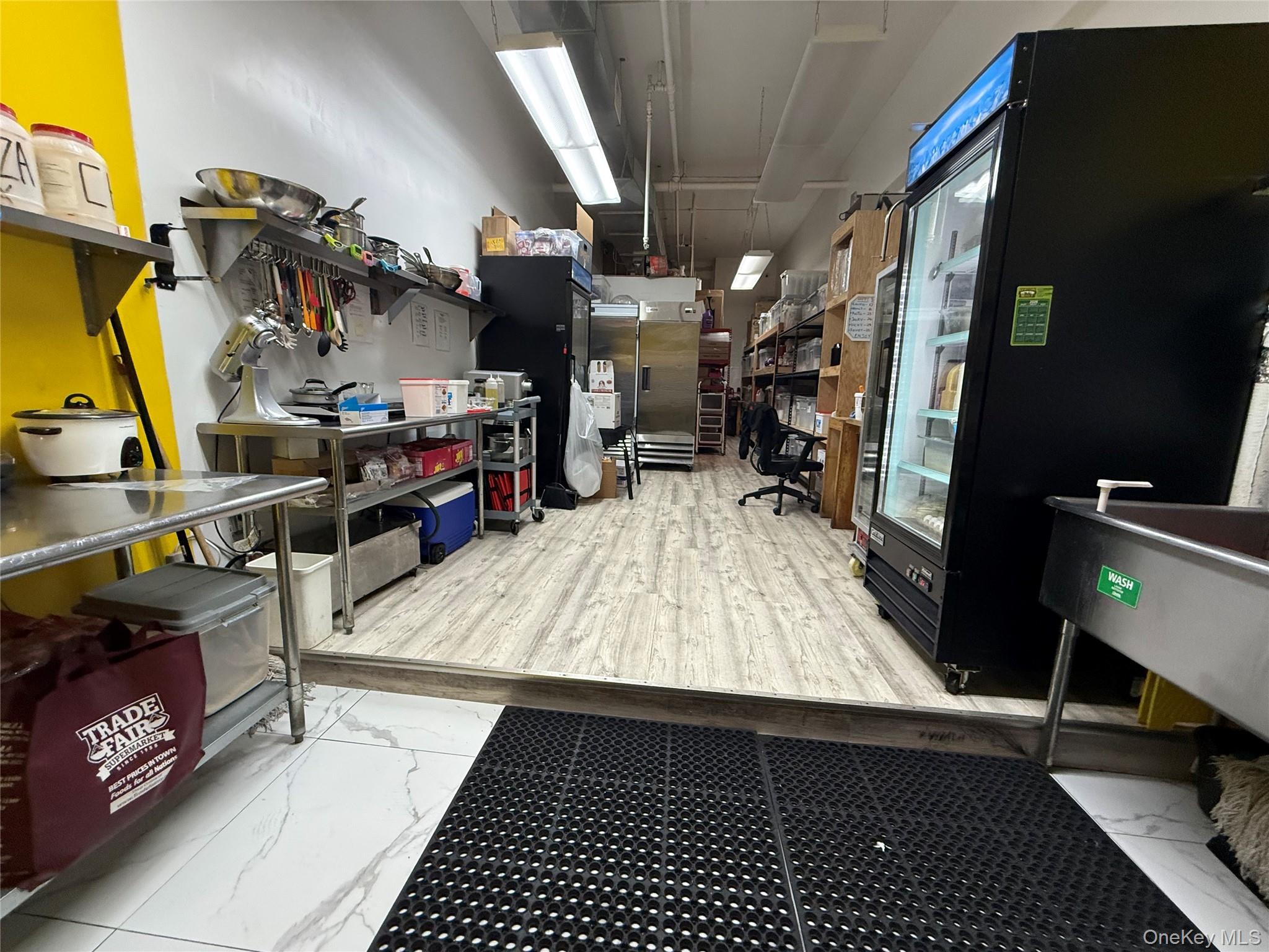 #12 photo, 84-06 37th Ave, קווינס Jackson Heights , NY 11342