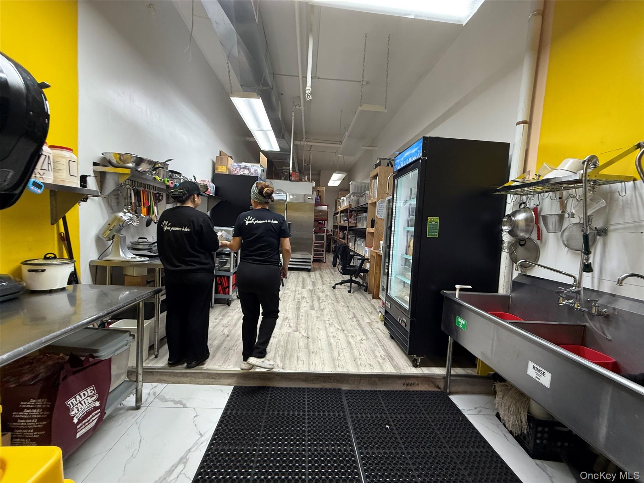 #13 photo, 84-06 37th Ave, קווינס Jackson Heights , NY 11342