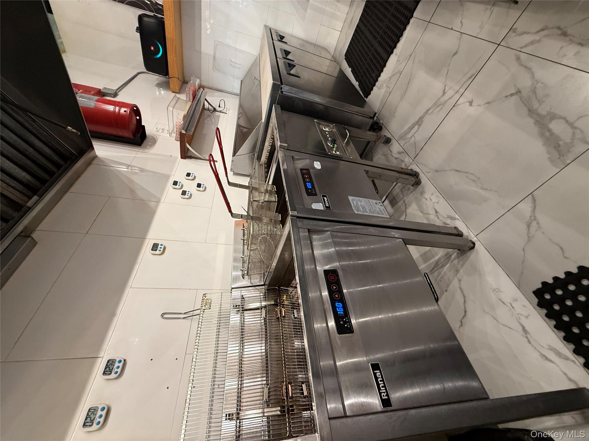 #18 photo, 84-06 37th Ave, קווינס Jackson Heights , NY 11342